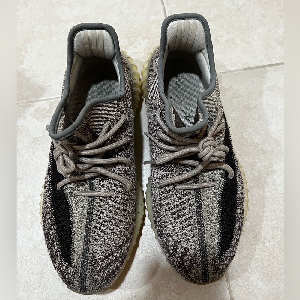 Yeezy 350 v2 zyon sz 9